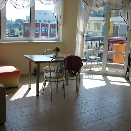 Menada In Karolina Daire